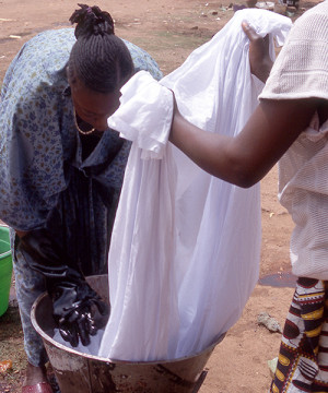 Cloth into the dye bath